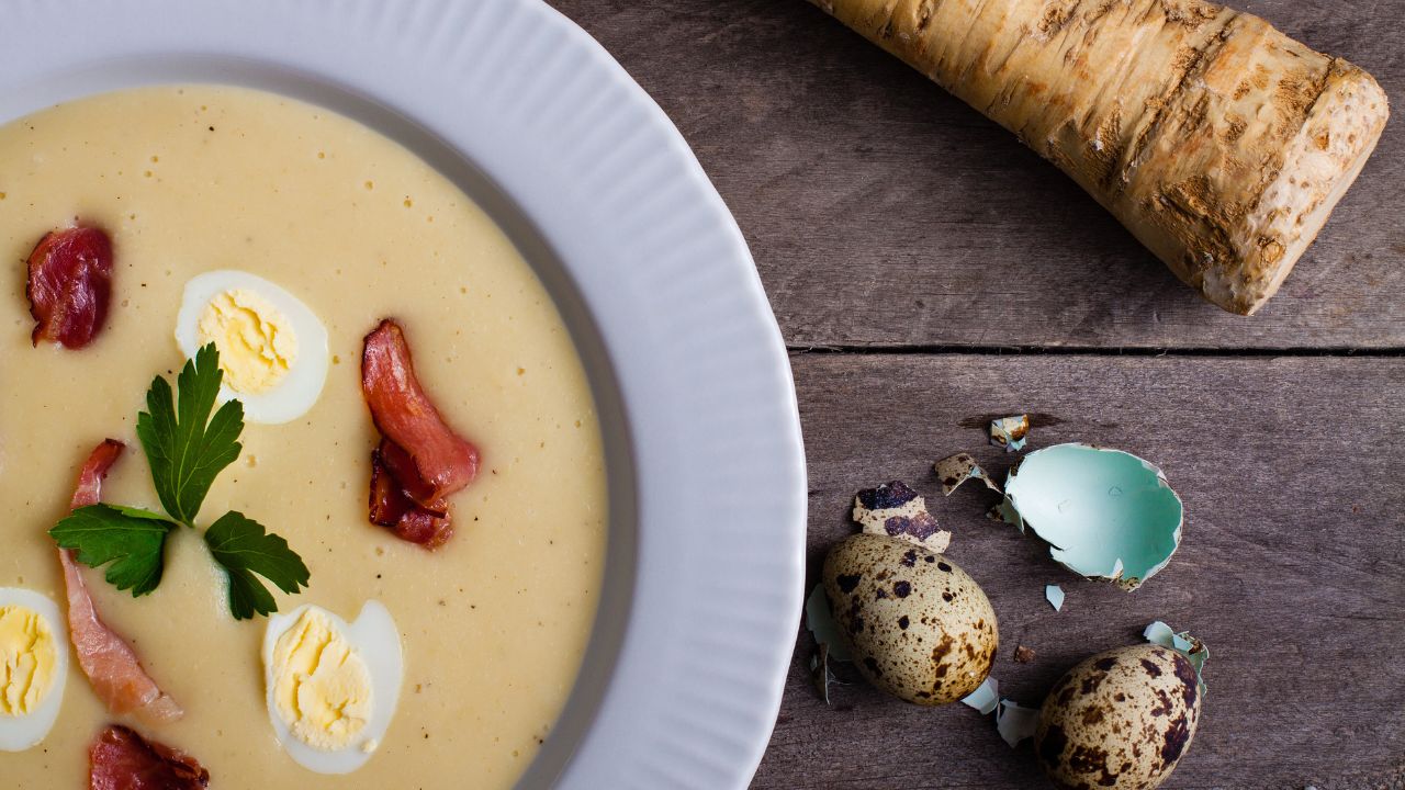 Żurek z chrzanem i jajkami przepiórczymi