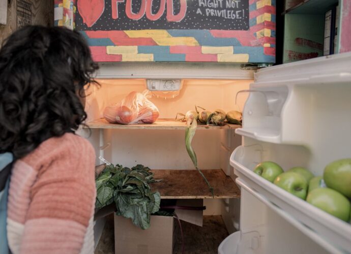 Jadłodzielnia - lodówka z jedzeniem, które można sobie zabrać i wykorzystać