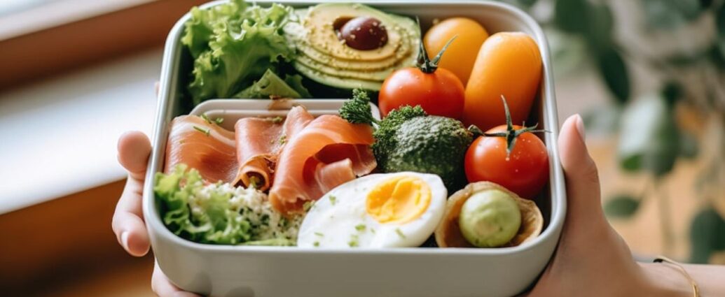 Danie dostarczone przez catering dietetyczny