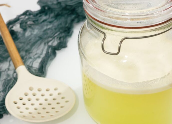 Słoik z domową serwatką