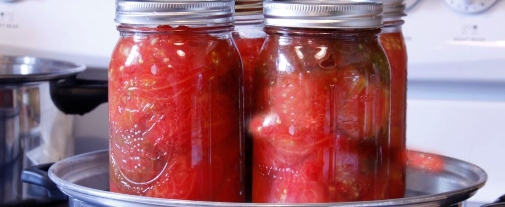 Wekowanie słoików z przetworami / Fot. Canva.com