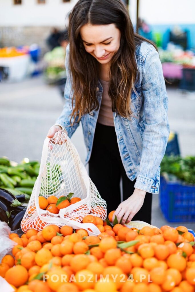 Kupując mandarynki, warto zwrócić uwagę na ich wygląd, ciężar i zapach