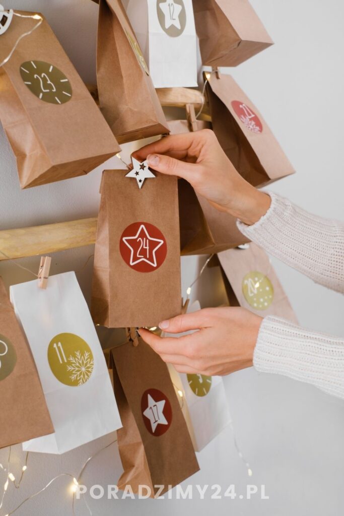 Własnoręcznie przygotowany kalendarz adwentowy