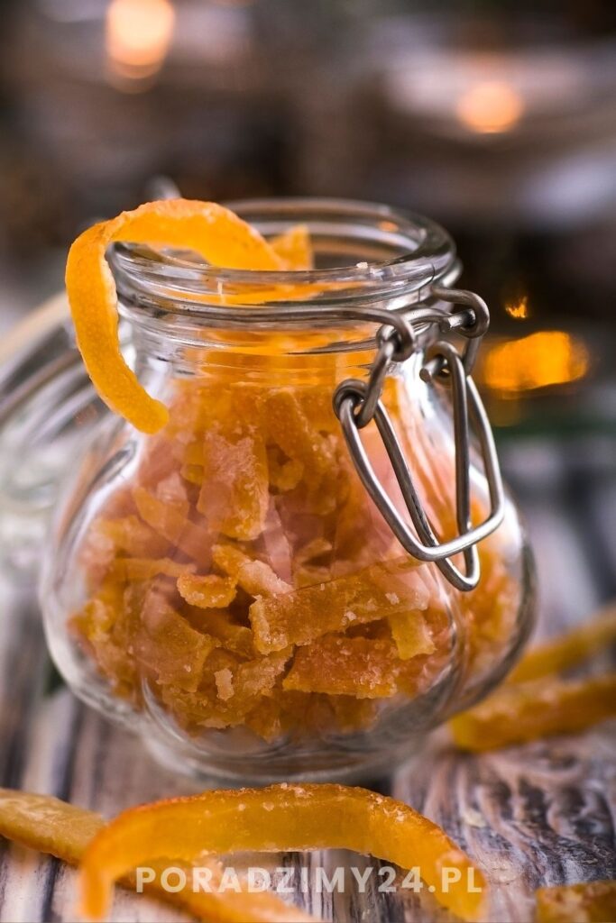 Domowa skórka pomarańczowa - sposób na wykorzystanie skórek, które zostały po obieraniu pomarańczy