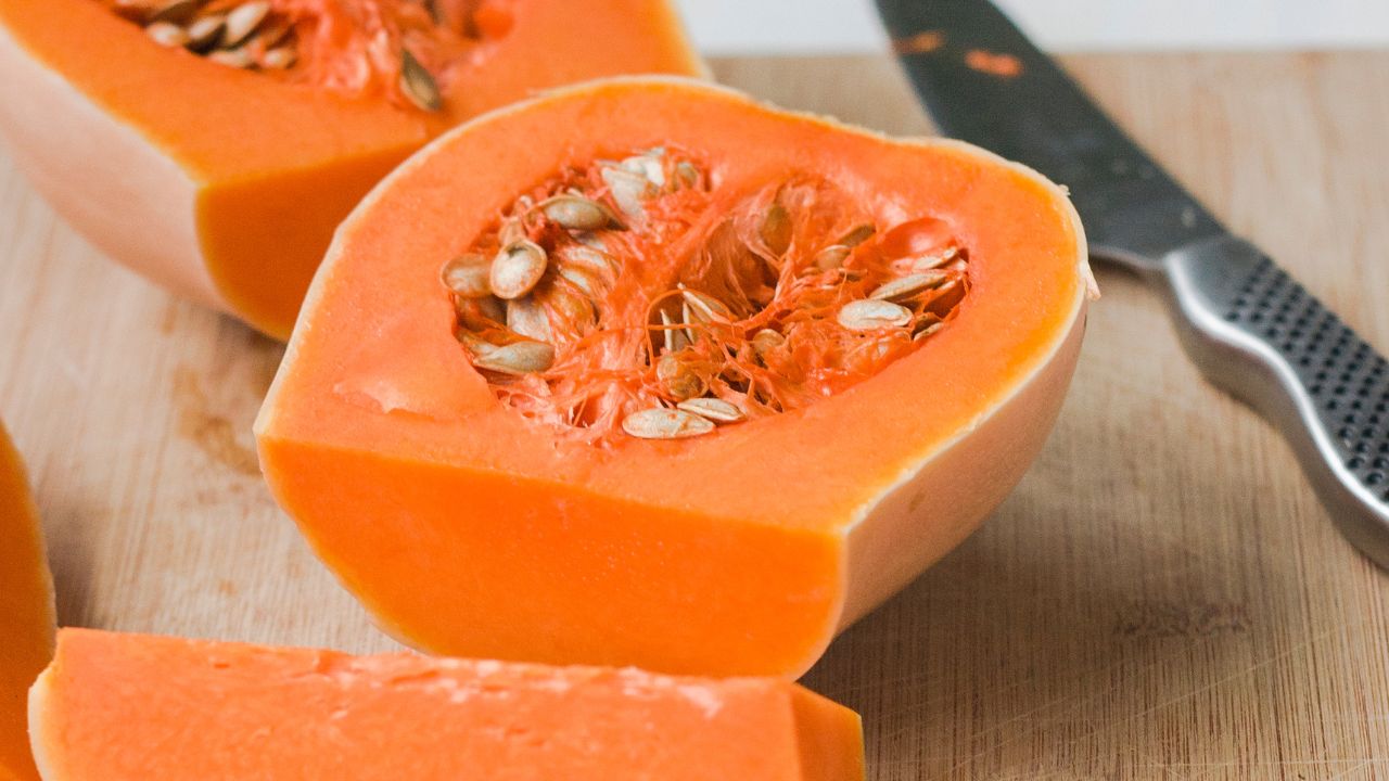 Obieranie dyni ze skórki