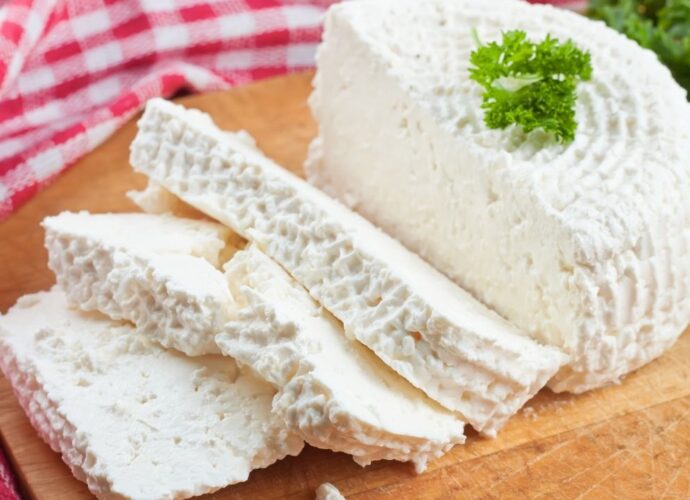 Naturalny twaróg z mleka krowiego
