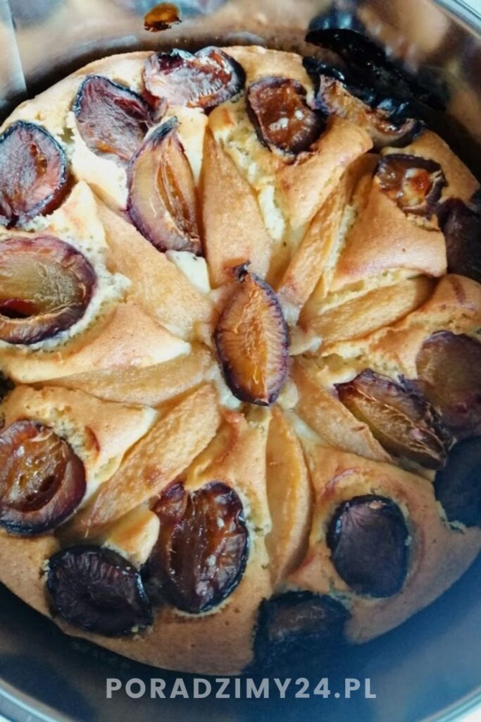 Ciasto ze śliwkami w torownicy bez papieru do pieczenia
