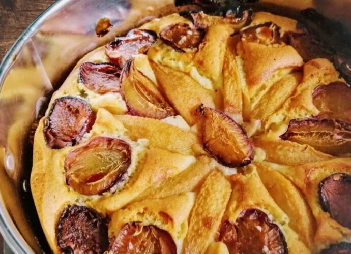 Ciasto ze śliwkami w tortownicy bez papieru do pieczenia
