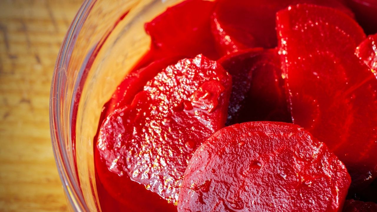 Kiszone buraki przechowujemy w chłodnym miejscu. Możemy je też zamrozić