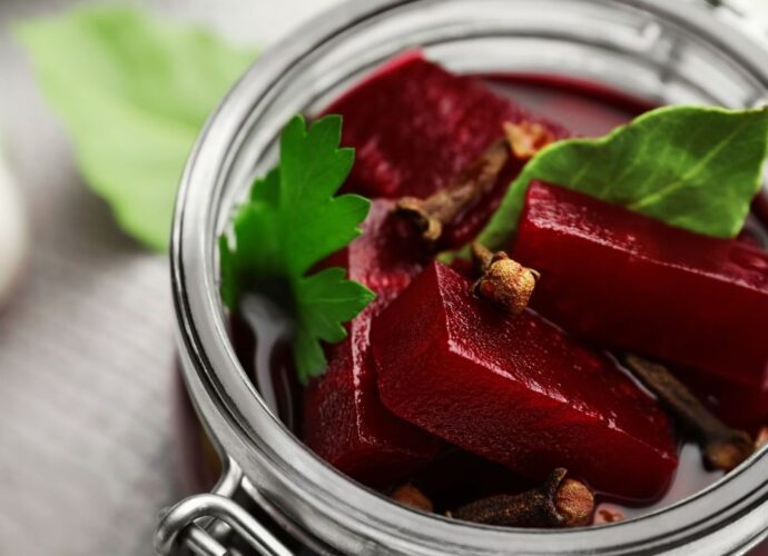 Kiszone buraki najlepiej przechowywać w słoikach