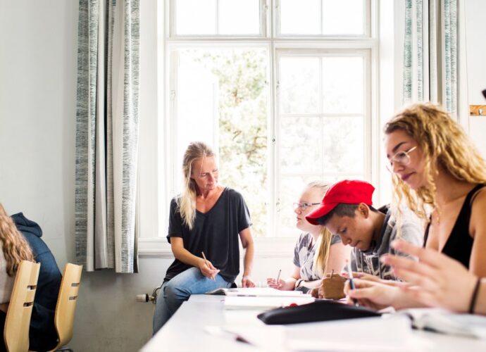 Studenci filologii angielskiej w trakcie zajęć