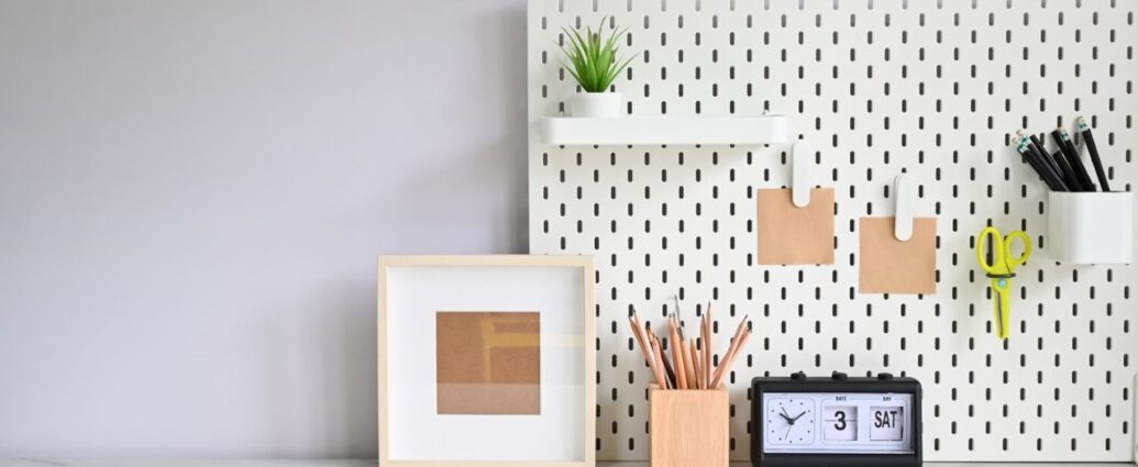 Sprawdź, dlaczego biurko narożne to idealne rozwiązanie do pracy w domu i w biurze. Dlaczego warto wybrać ten mebel?