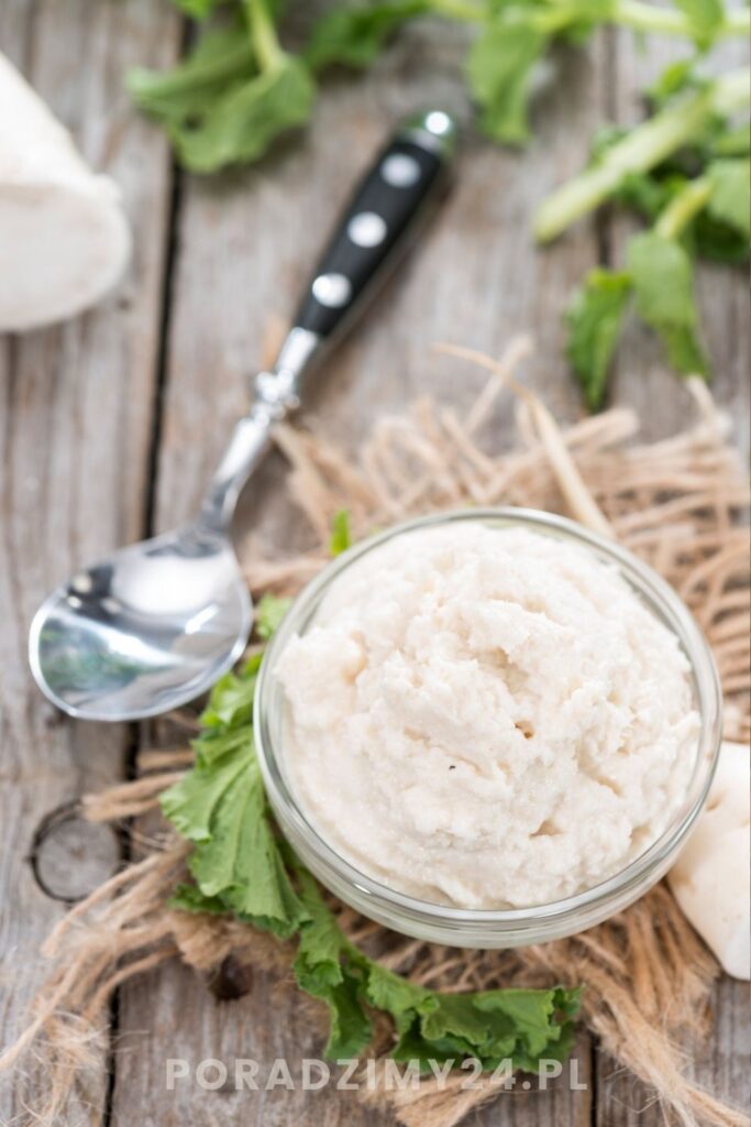 Utarty chrzan w miseczce