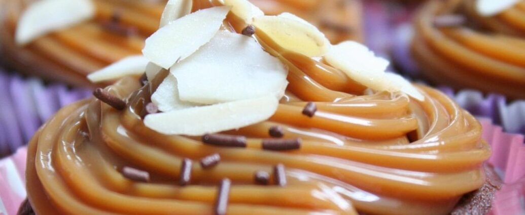 Babeczka z domowym kremem kajmakowym ze starych krówek