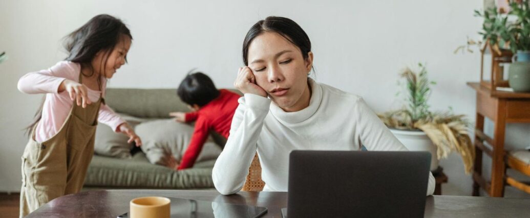 Kluczem do efektywnej pracy jest zastosowanie sprawdzonych technik, które pomogą zwiększyć produktywność i wyeliminować lenistwo