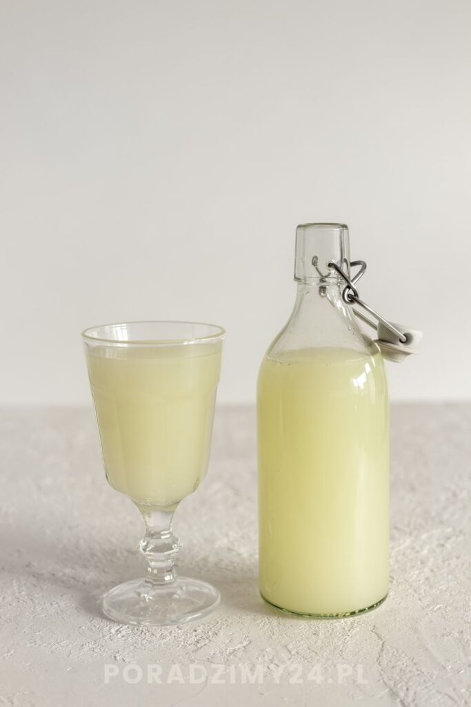 Choć wygląda niepozornie i wielu z nas ją wylewa, to serwatka zawiera mnóstwo cennych składników odżywczych