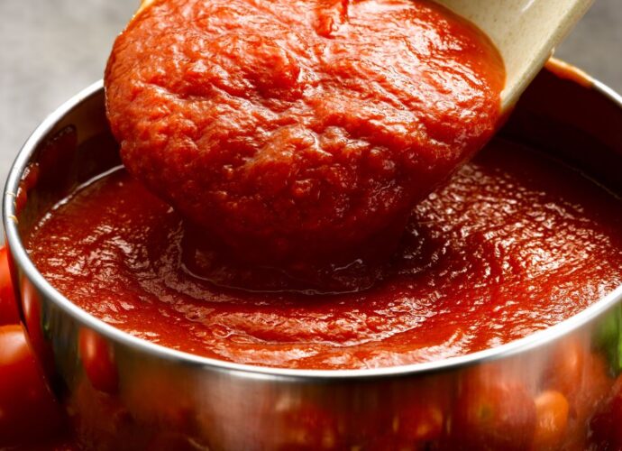 Domowe sposoby na gęsty sos pomidorowy – to działa!