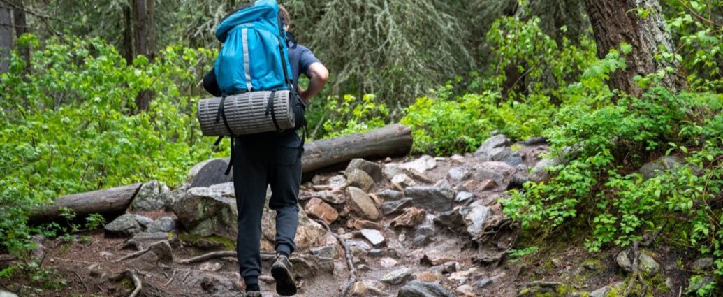 Co lepiej sprawdzi się podczas trekkingu – torba czy plecak?