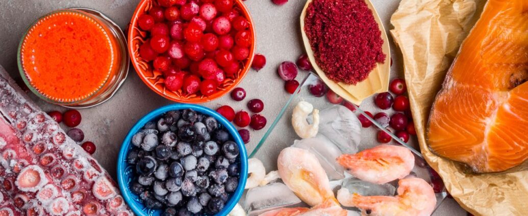 Produkty zawierające naturalne antyoksydanty - krewetki, łosoś, jagody, owoce morza, przecier pomidorowy