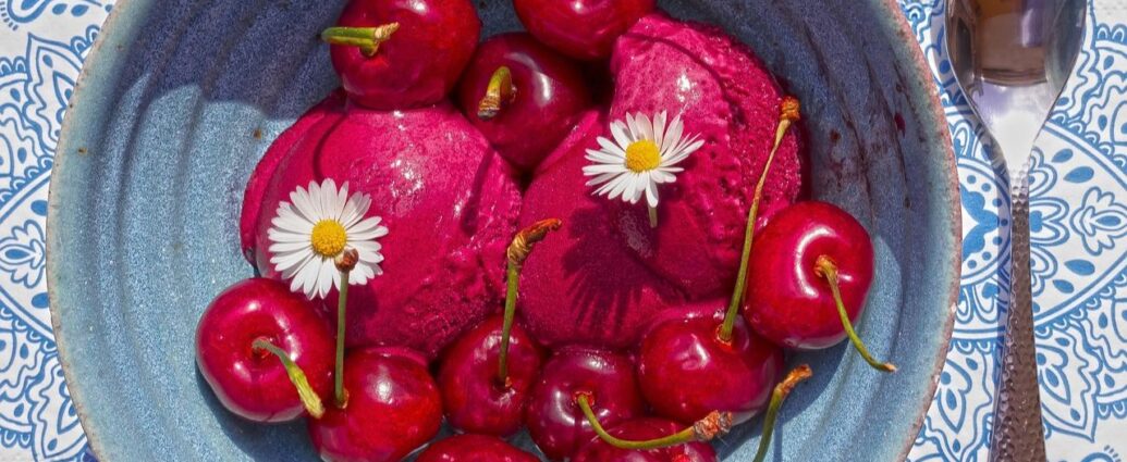 Letni deser - lody owocowe z czereśniami