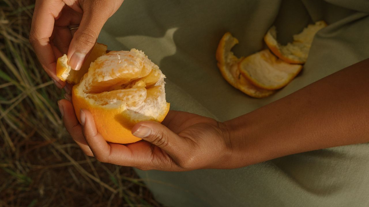 Jak wykorzystać skórki z pomarańczy w ogrodzie