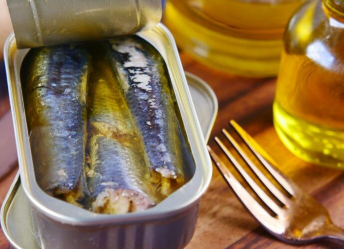 Puszka po konserwie – skarb czy odpad? Gdzie wyrzucamy puszki po rybach i konserwach?