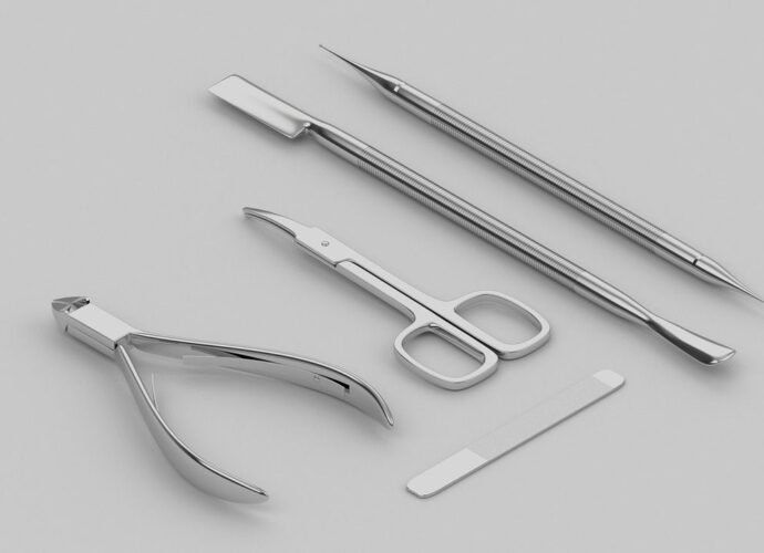 Zestaw do manicure, który wymaga sterylizacji