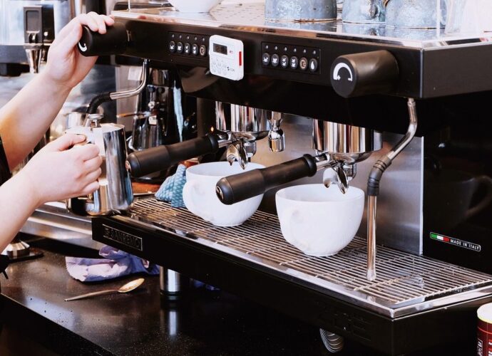 Ekspres do parzenia kawy w kawiarni