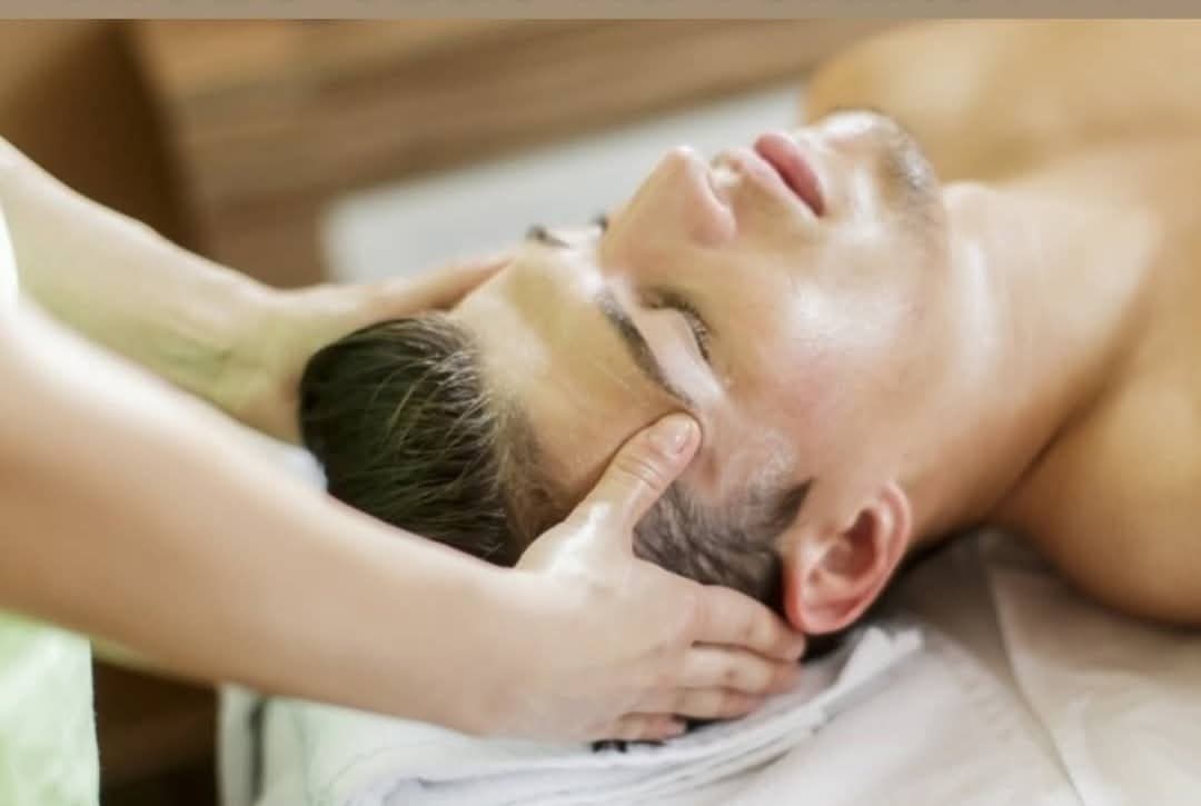 Masaż skroni w salonie masażu