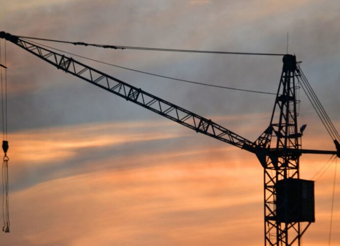 Serwis żurawi wieżowych