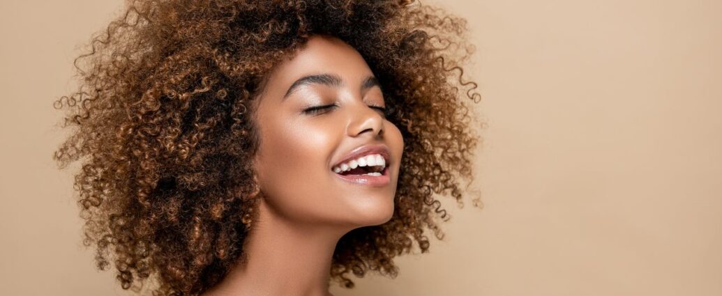 Afro w nowej odsłonie. Wraca moda z lat 80.