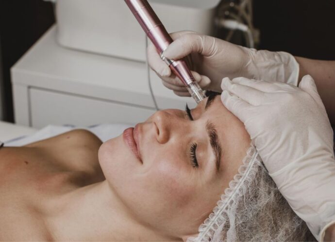 Zabieg przeprowadzany z wykorzystaniem urządzenia Derma Pen