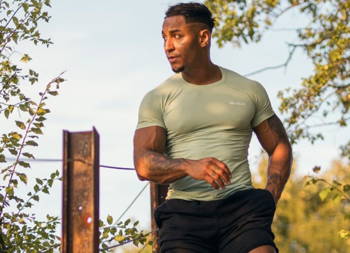 Rashguard na jesienne treningi – czy to dobry wybór przy zmiennej pogodzie?