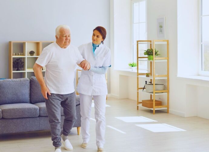 Senior w domu spokojnej starości