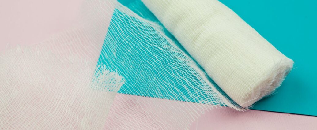 Kompresy medyczne są nieocenionym wsparciem w leczeniu różnorodnych dolegliwości, od obrzęków po urazy mięśni