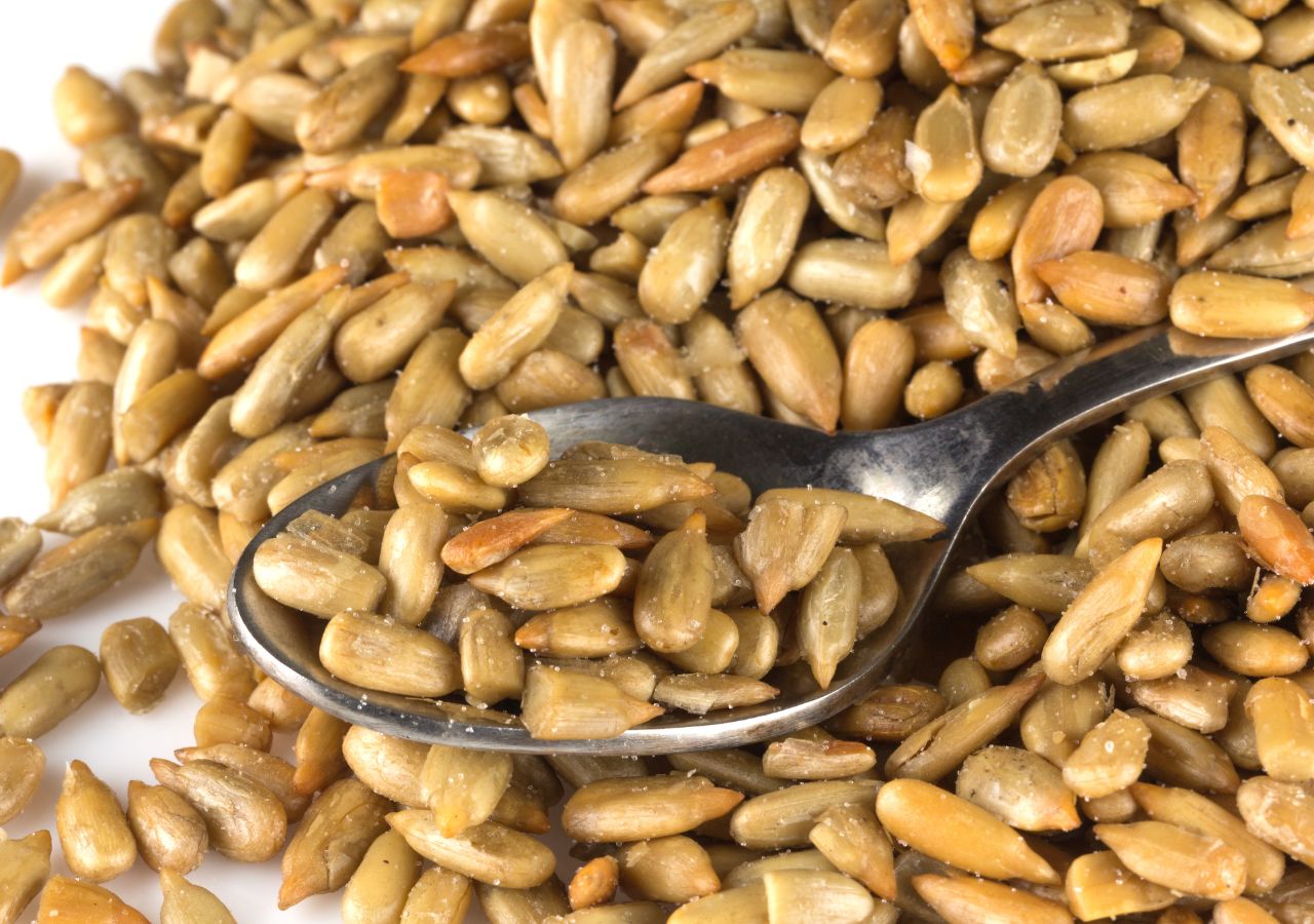 Uprażony słonecznik z dodatkiem soli