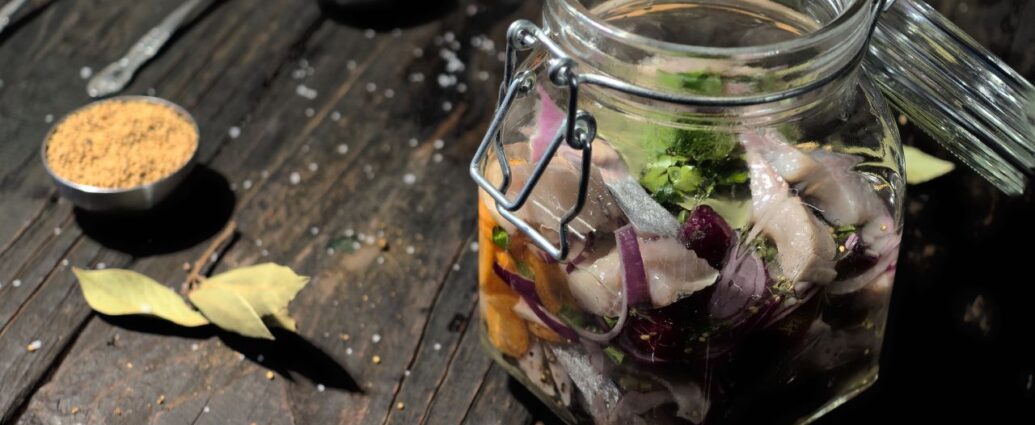 Śledzie marynowane w słoiku