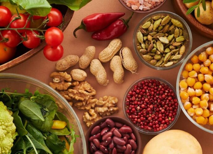 Orzechy, strączki, zielone warzywa to produkty, które sprzyjają dobrej kondycji układu krążenia