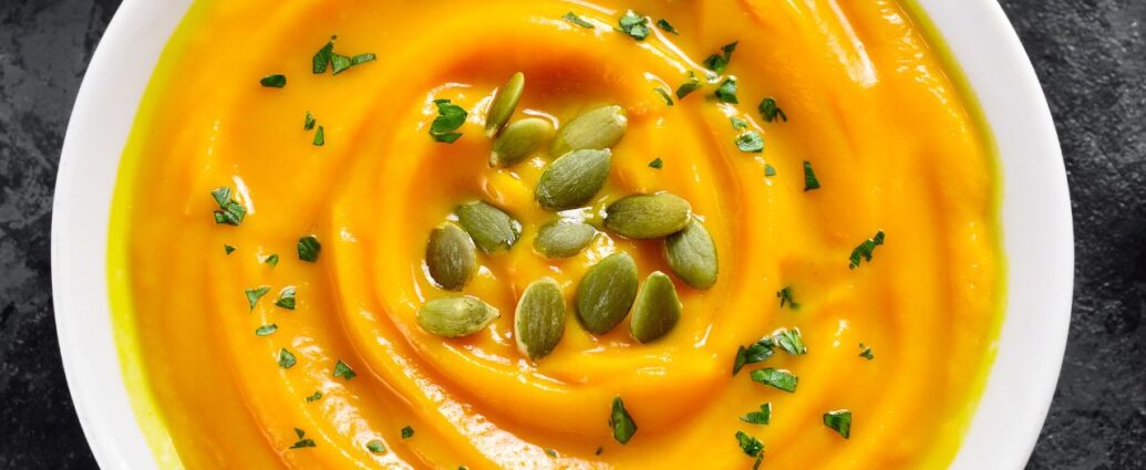 Zupa z dyni z dodatkiem rozgrzewających przypraw
