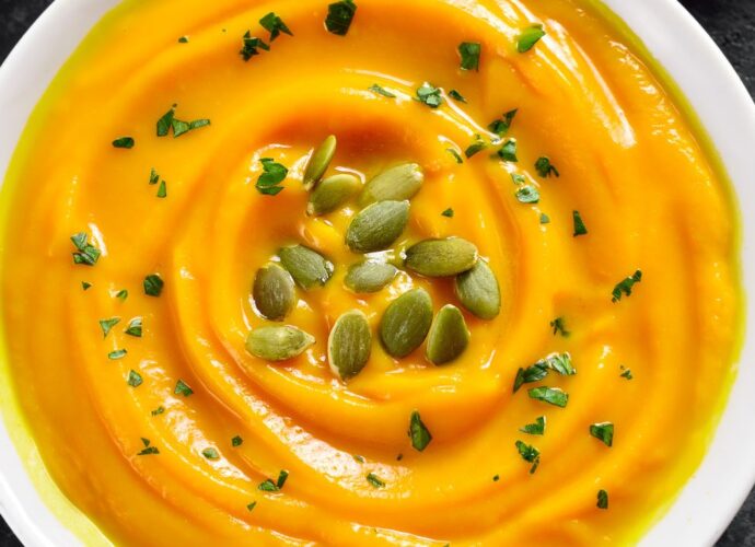 Zupa z dyni z dodatkiem rozgrzewających przypraw