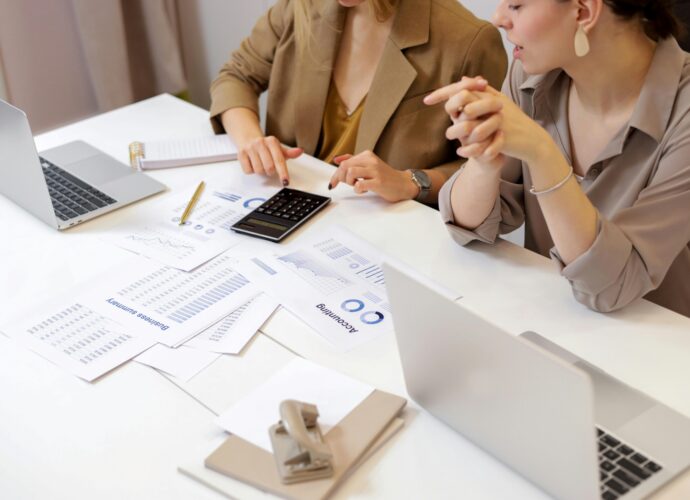 Skorzystanie z ulg inwestycyjnych wymaga jednak dobrej znajomości obowiązujących przepisów oraz precyzyjnego planowania inwestycji. Warto zatem poznać zasady funkcjonowania Polskiej Strefy Inwestycji