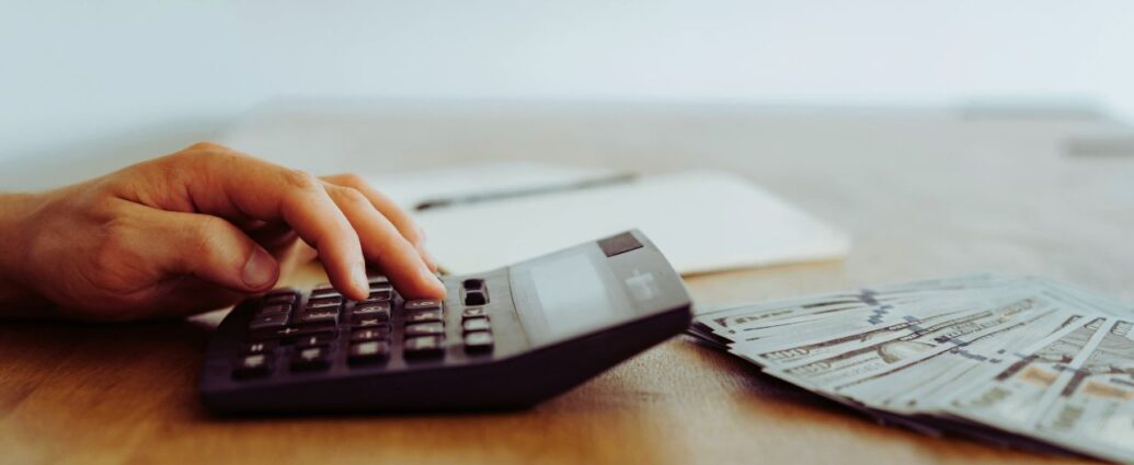 Dla wielu przedsiębiorców formalności związane z finansami są czasochłonne i stresujące, dlatego wybór odpowiedniego biura rachunkowego może znacząco ułatwić prowadzenie działalności