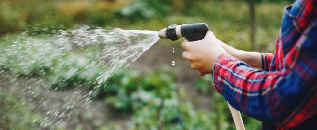 Jak używać opryskiwacza Trinity 590SC 10L w swoim gospodarstwie?