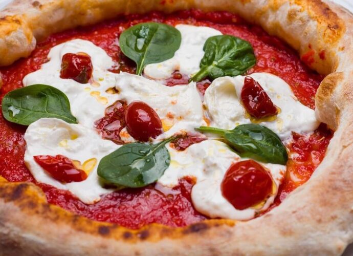 Pizza włoska neapolitańska