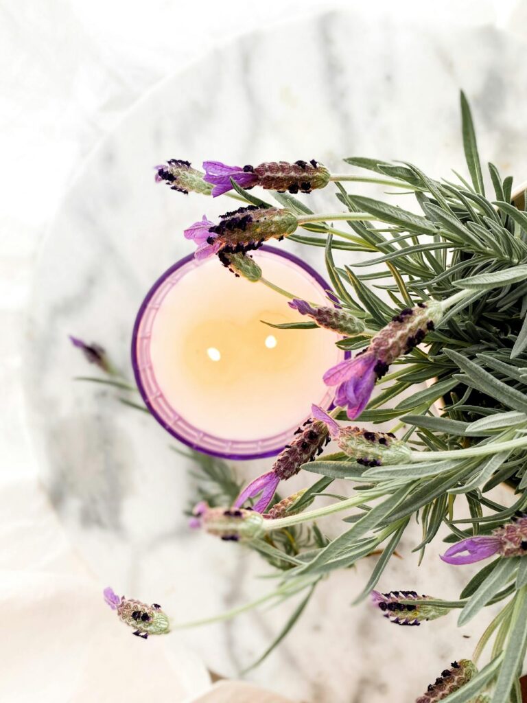 Zapach lawendy ułatwia zasypianie, dlatego warto mieć go w sypialni