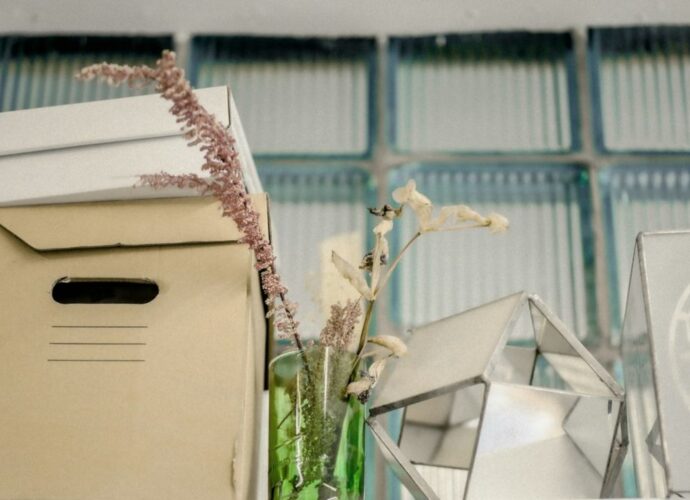 Pudła i kartony pomocne w przeprowadzce w firmie