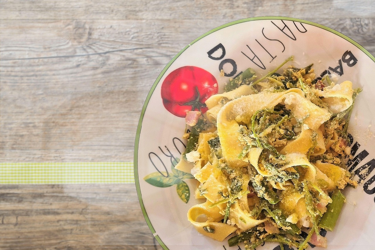 Makaron z pesto i pomidorkiem