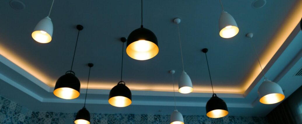 Odpowiednio dobrane oświetlenie sufitowe