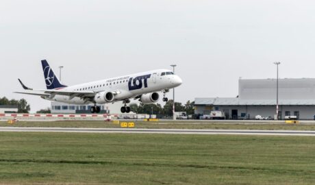 Parking przy lotnisku Gdańsk – jak wybrać bezpieczne i wygodne miejsce przed podróżą?