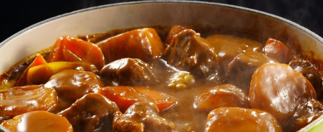 Jeden sposób krojenia cebuli sprawia, że gulasz smakuje jak z restauracji